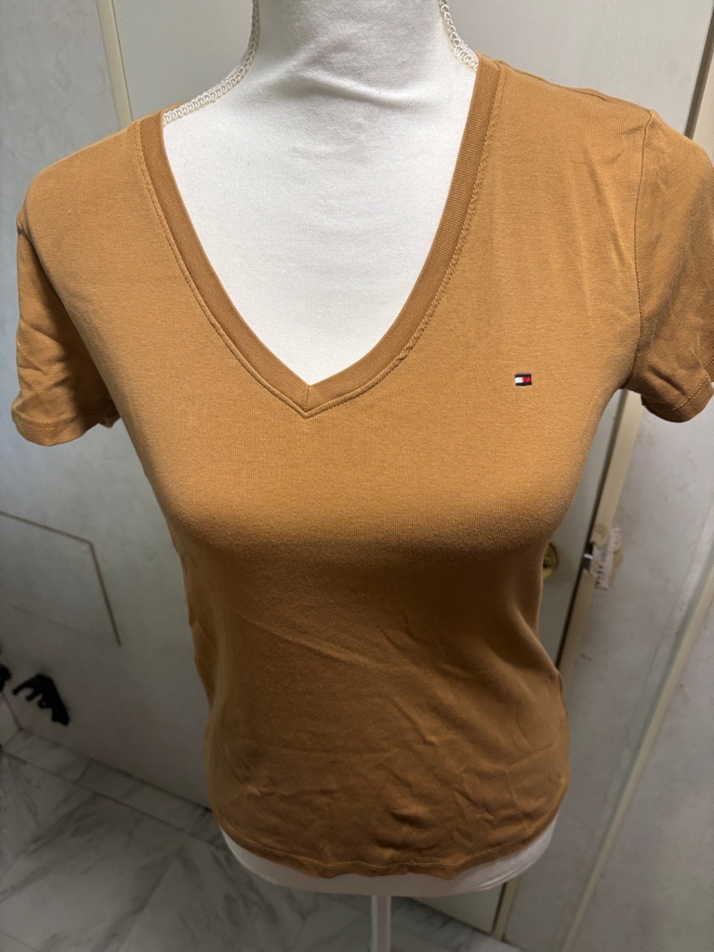 Tommy Hilfiger Short-Sleeve V-Neck Tee — Caramel Brown